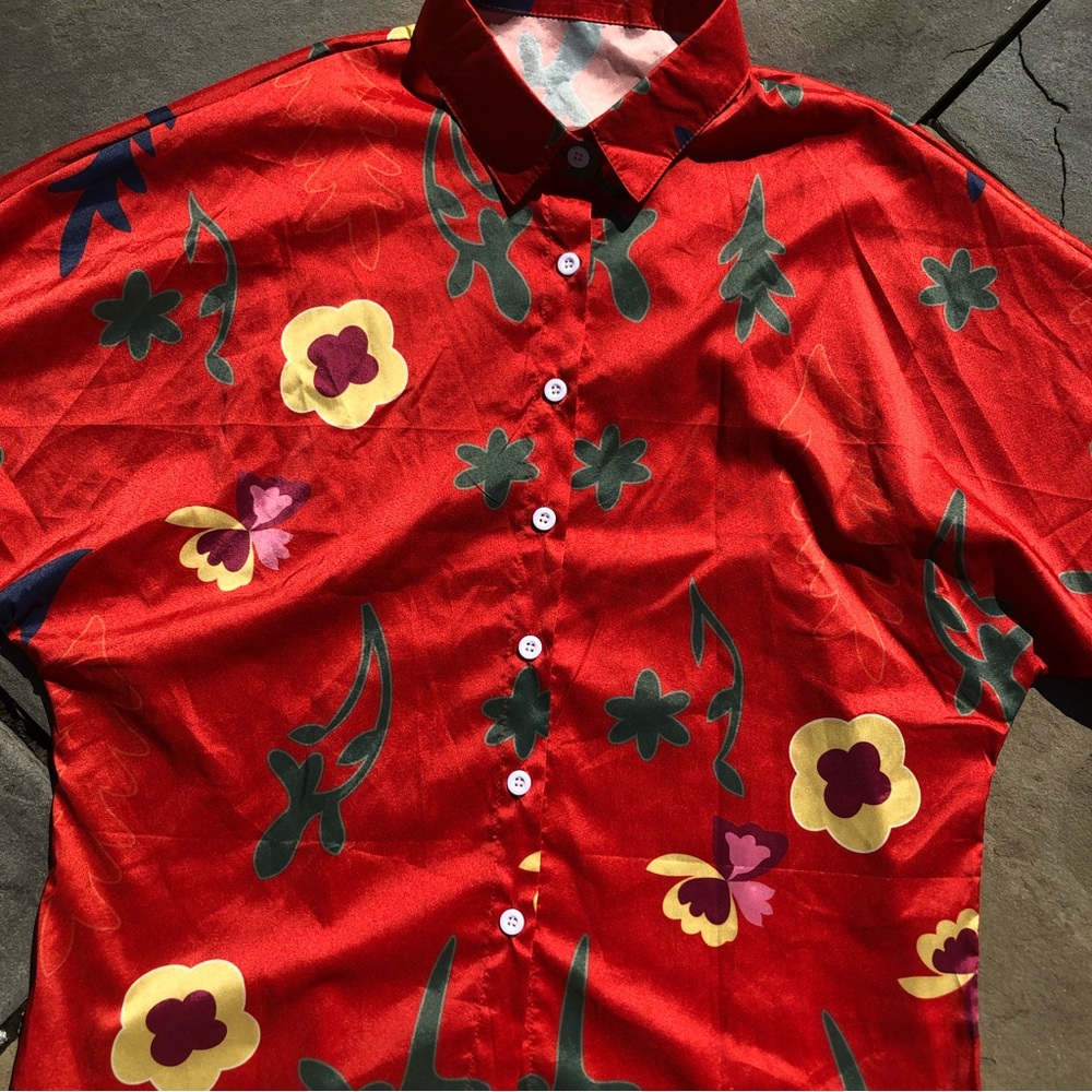 Red Flower And Leaf Pattern Button Down Blouse - image 3